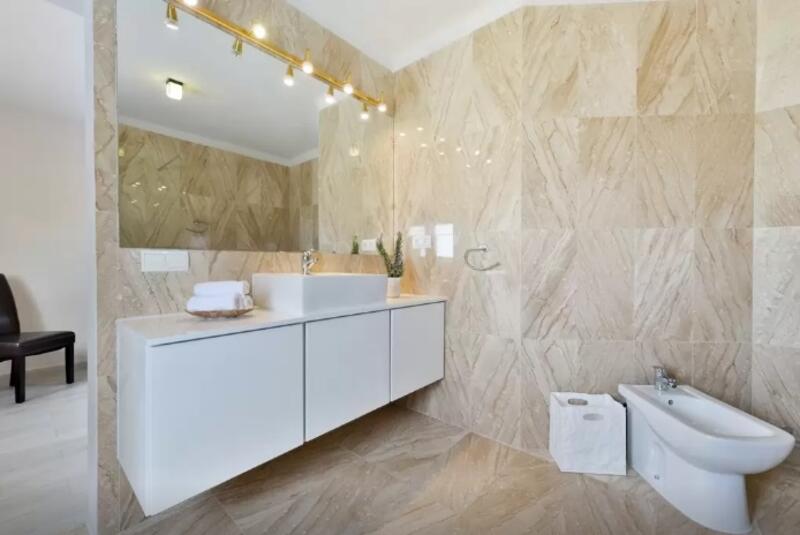 8 bedroom Villa for sale