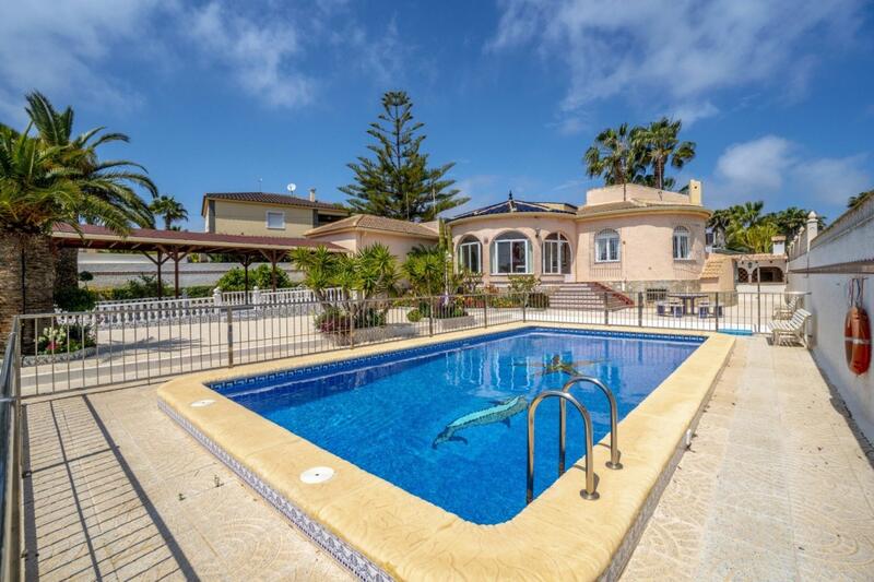 Villa til salgs i San Luis, Alicante