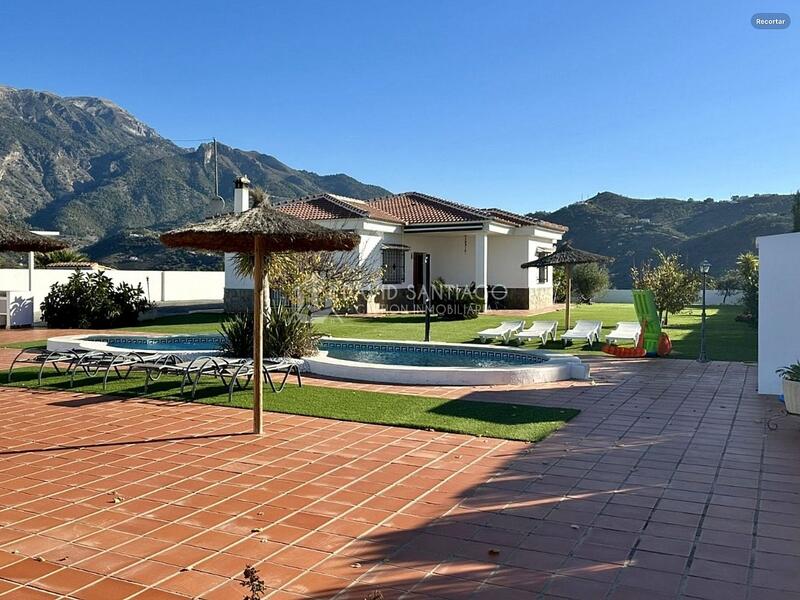 Villa til salg i Canillas de Aceituno, Málaga