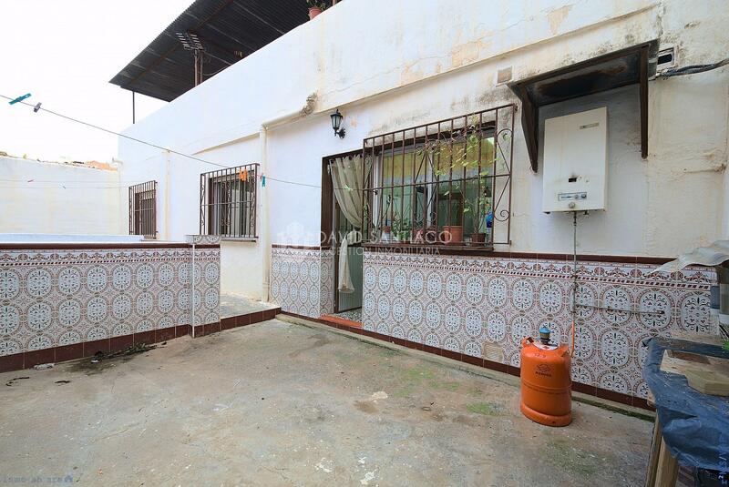 4 bedroom Townhouse for sale