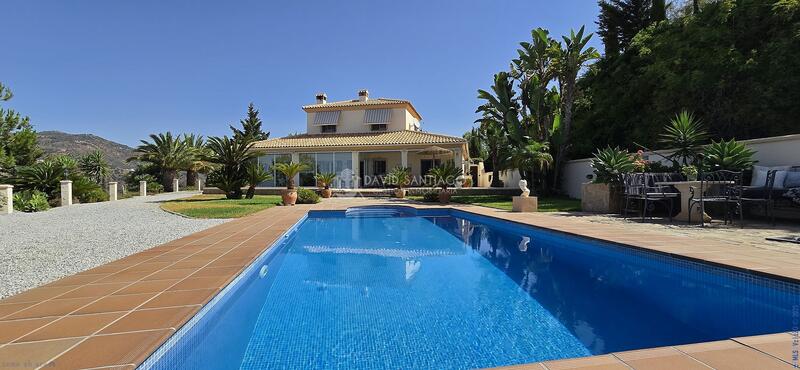 вилла продается в Sayalonga, Málaga