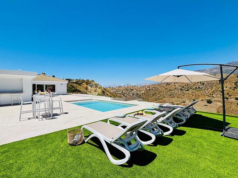 Villa for Long Term Rent in Las Casillas (Arenas), Málaga