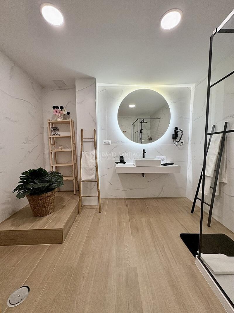 5 bedroom Apartment for sale