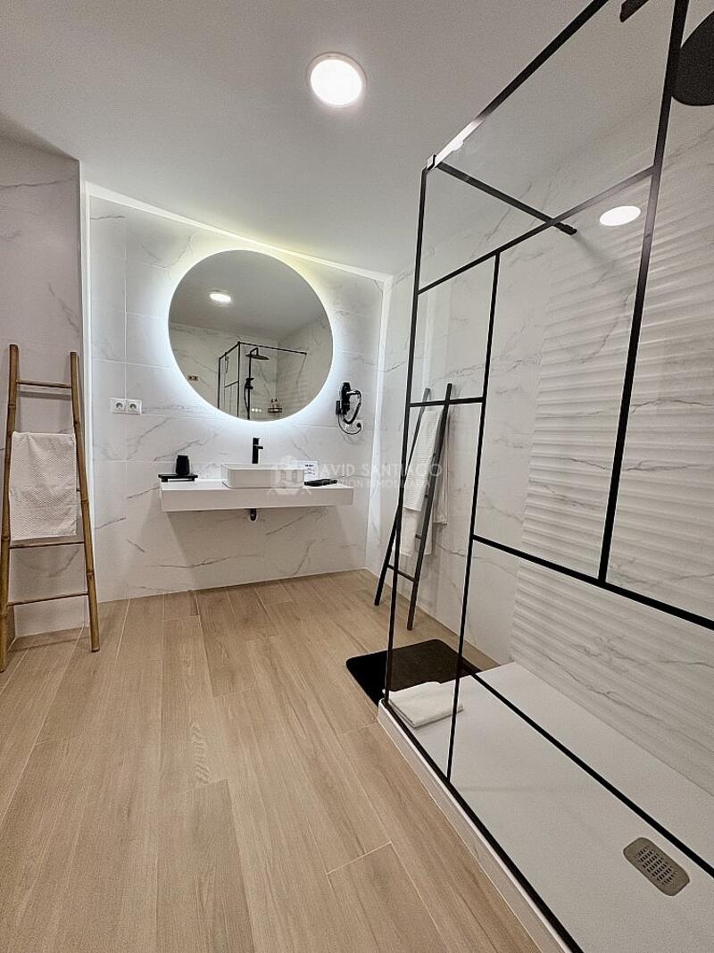 5 bedroom Apartment for sale