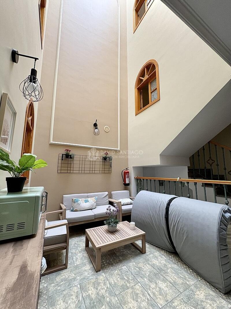5 bedroom Apartment for sale