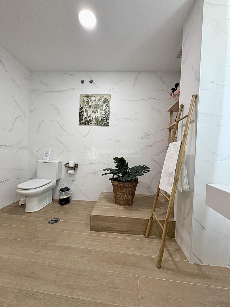 5 bedroom Apartment for sale