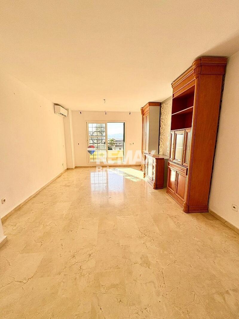 4 bedroom Apartment for sale