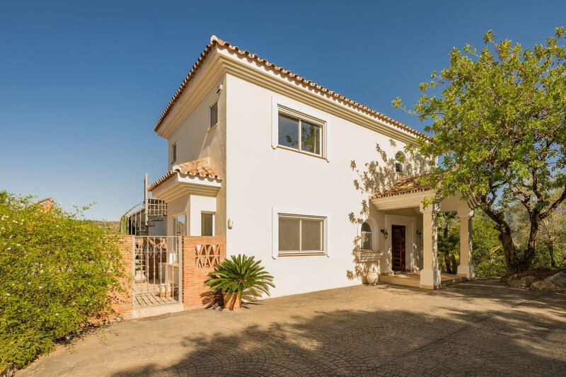 5 bedroom Villa for sale