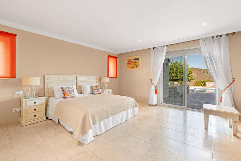 5 bedroom Villa for sale
