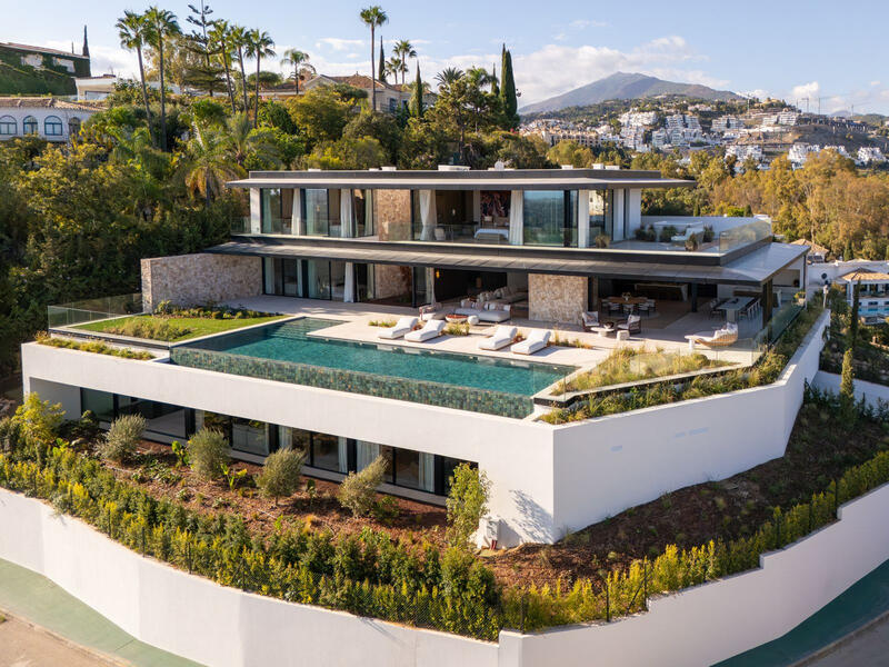 8 bedroom Villa for sale
