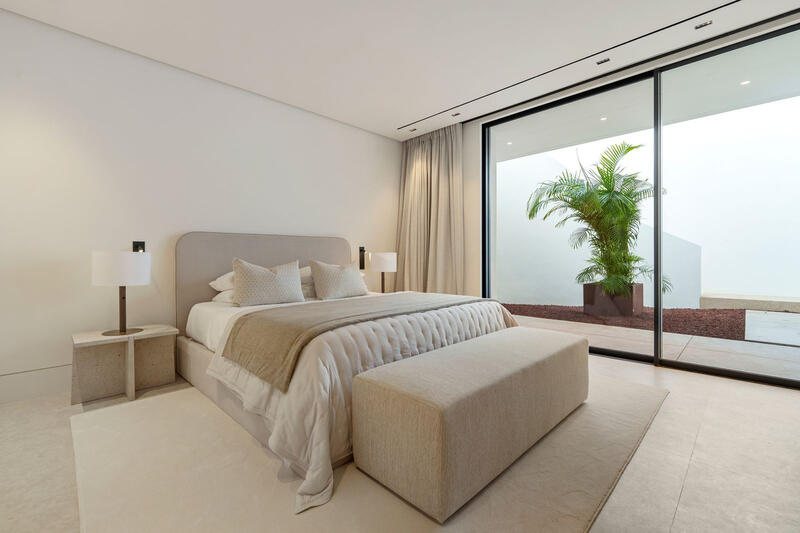 8 bedroom Villa for sale