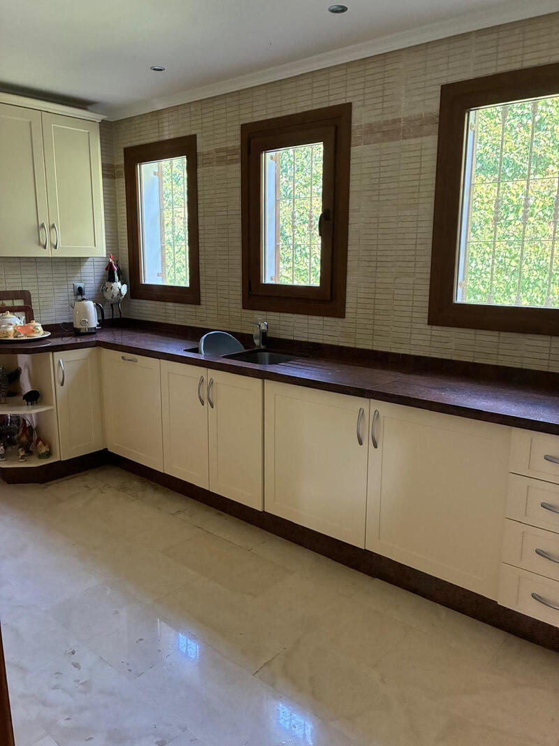 4 slaapkamer Villa Te koop 4 slaapkamer Villa Te koop