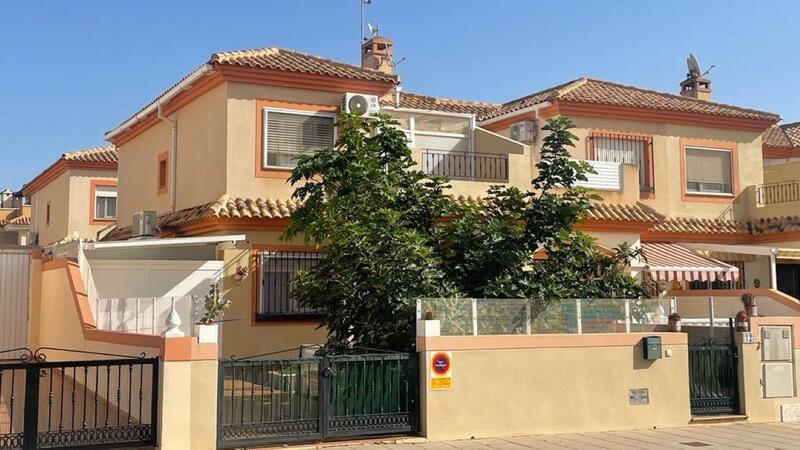 Villa en venta en Torre de la Horadada, Alicante