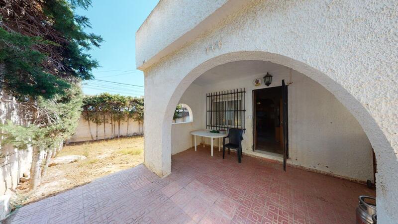 Villa en venta en Torrevieja, Alicante