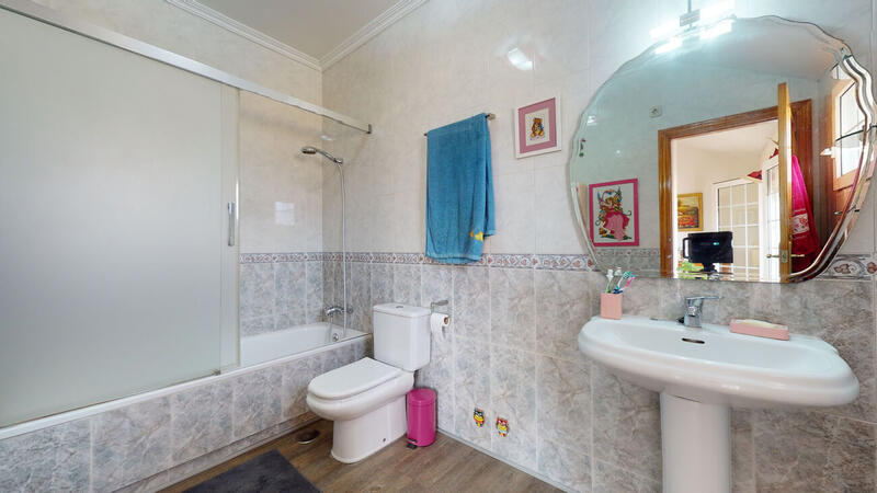6 Cuarto Villa en venta