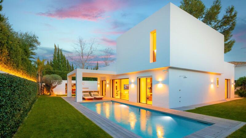 Villa for sale in San Pedro de Alcantara, Málaga