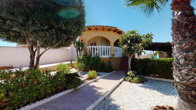 Villa til salgs i Torrevieja, Alicante