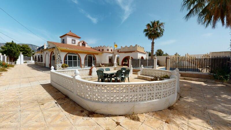 Villa for sale in Albatera, Alicante