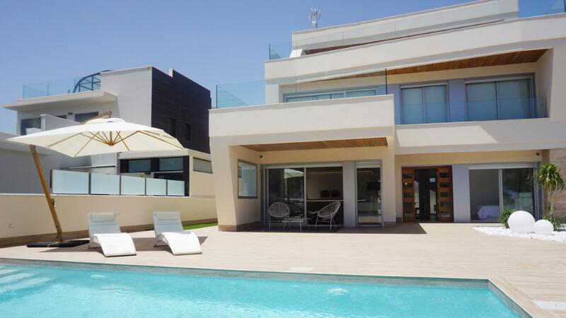 Villa en venta en Campoamor, Alicante