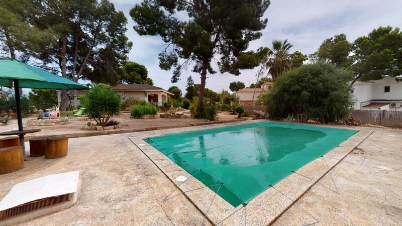 Villa for sale in Pinar de Campoverde, Alicante