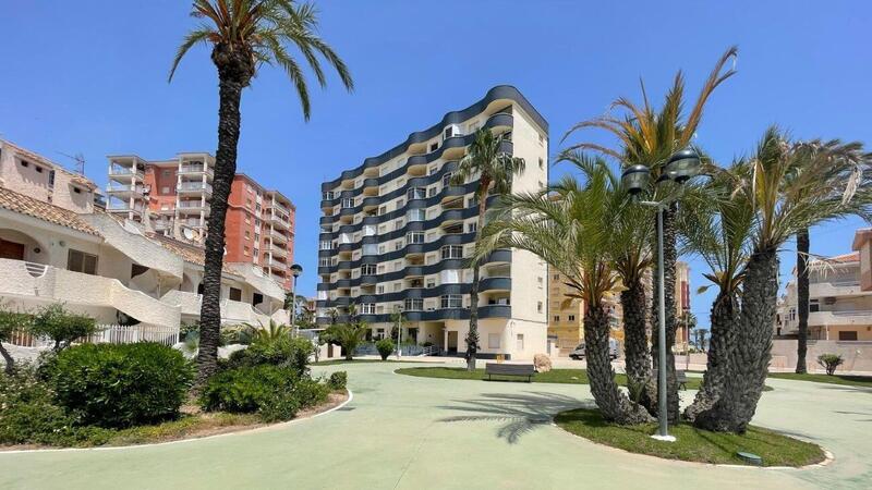 Apartamento en venta en La Manga del Mar Menor, Murcia