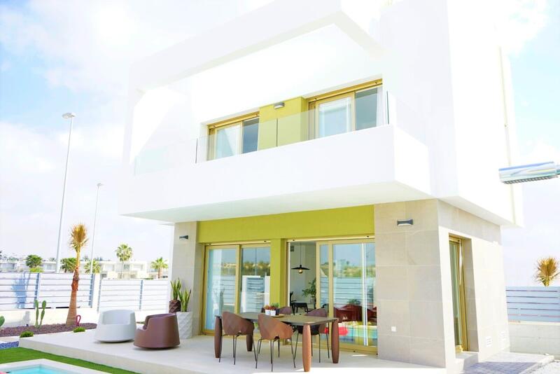 Villa en venta en Los Montesinos, Alicante