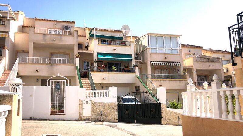 Townhouse for sale in Villamartin, Alicante