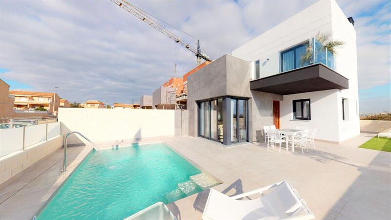 Villa til salg i Torrevieja, Alicante