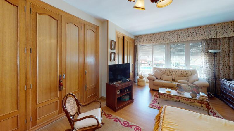 4 bedroom Apartment for sale