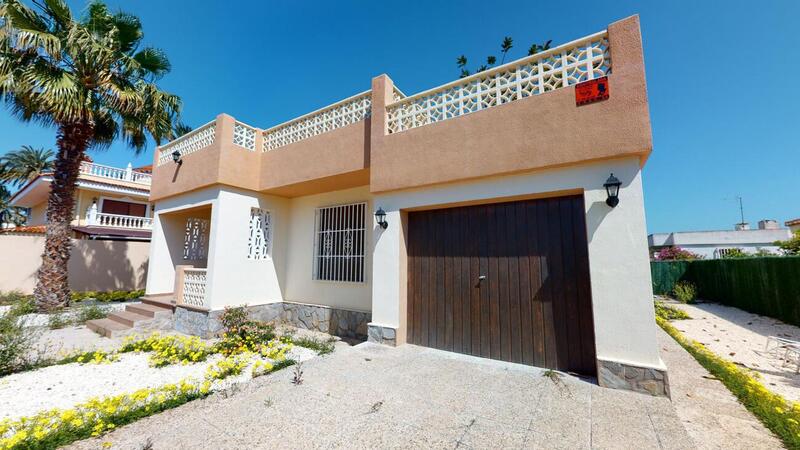 Villa en venta en Torrevieja, Alicante