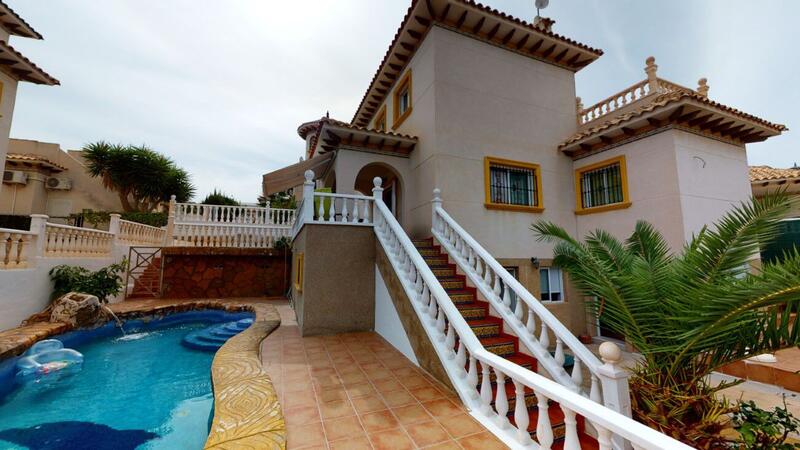Villa zu verkaufen in La Zenia, Alicante