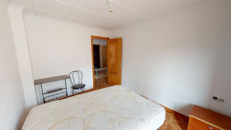 4 chambre Local Commercial à vendre