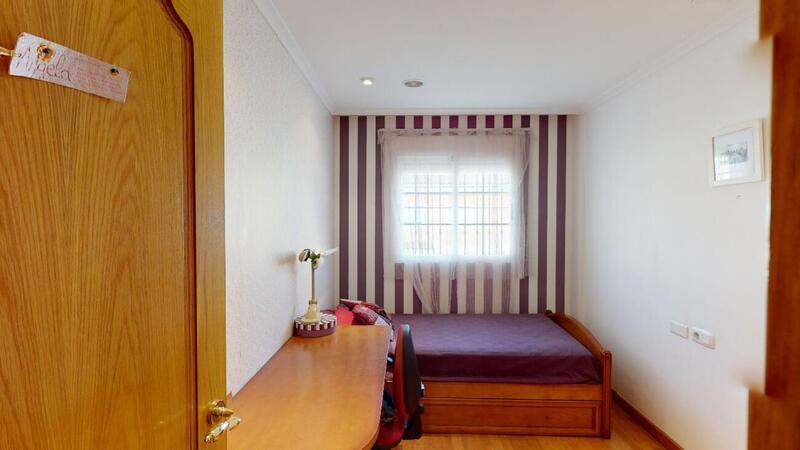 4 Schlafzimmer Stadthaus zu verkaufen