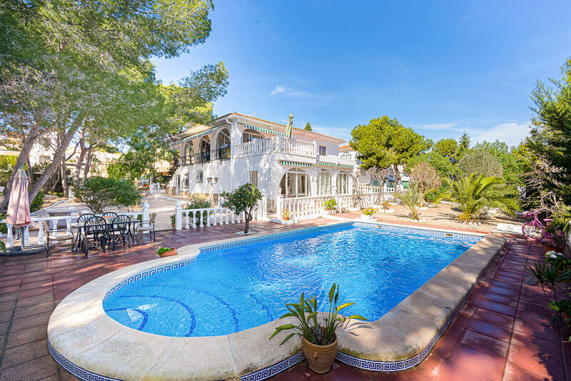 Villa à vendre dans Pinar de Campoverde, Alicante