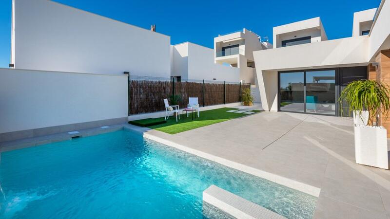 Villa til salg i Los Montesinos, Alicante