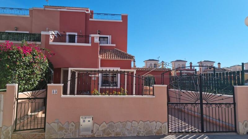 Villa till salu i Los Montesinos, Alicante