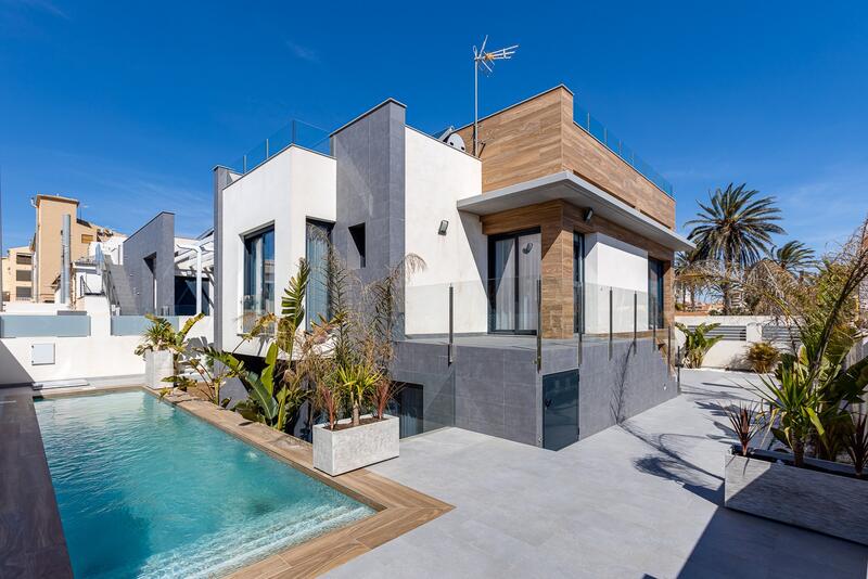 Villa til salgs i Torrevieja, Alicante