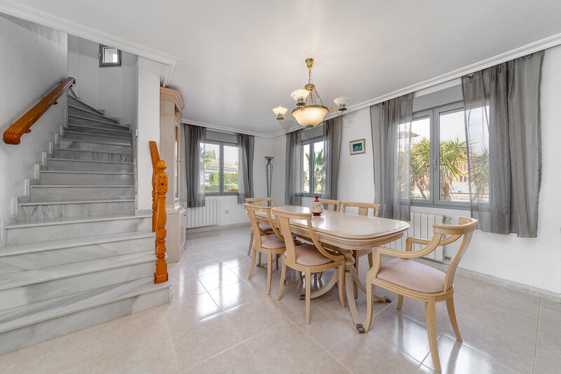 4 Cuarto Villa en venta
