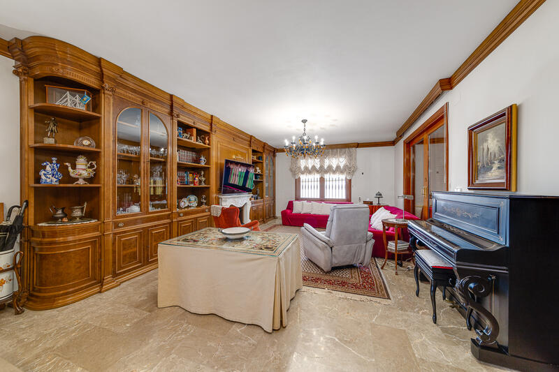 8 Schlafzimmer Landhaus zu verkaufen