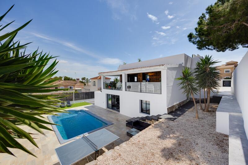 Villa à vendre dans Torrevieja, Alicante