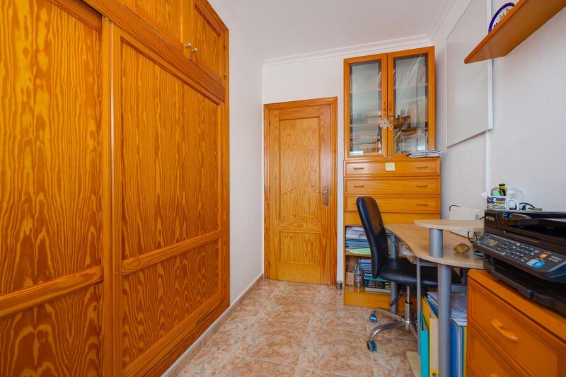 3 спальная комната квартира продается