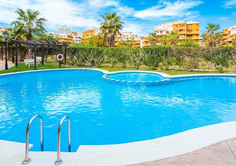 Apartment for Long Term Rent in Punta Prima, Alicante