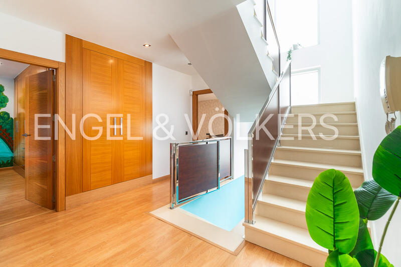 4 bedroom Townhouse for Long Term Rent