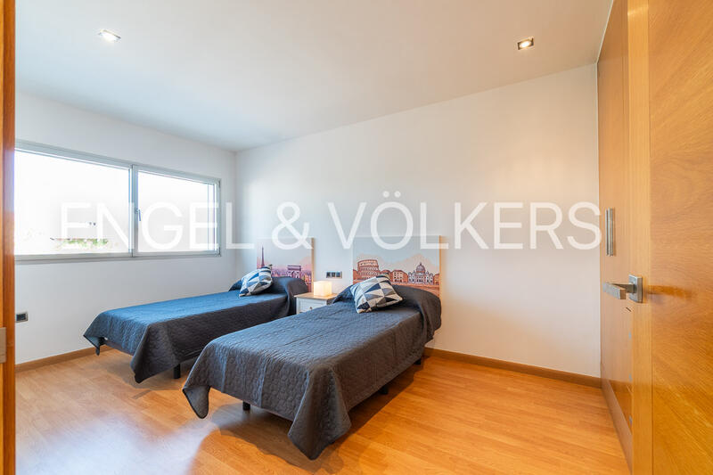4 bedroom Townhouse for Long Term Rent