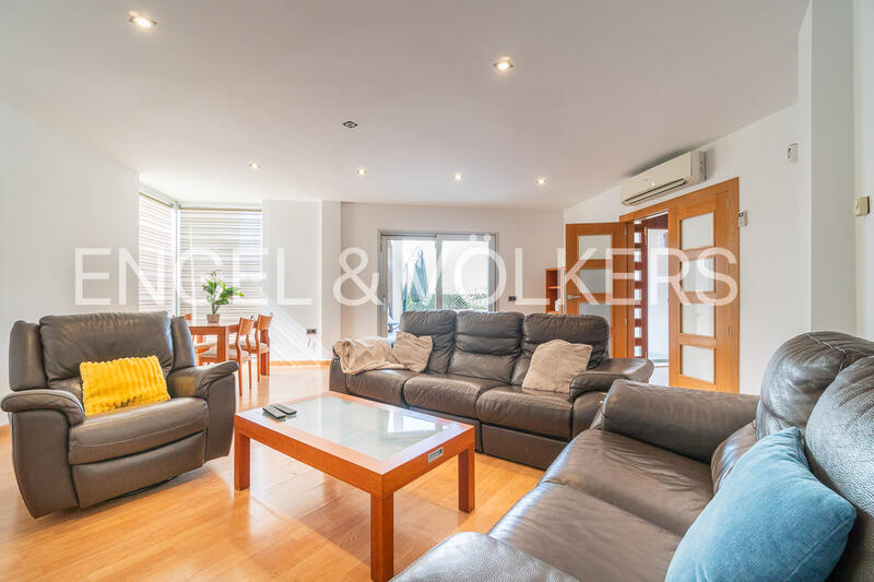 4 bedroom Townhouse for Long Term Rent