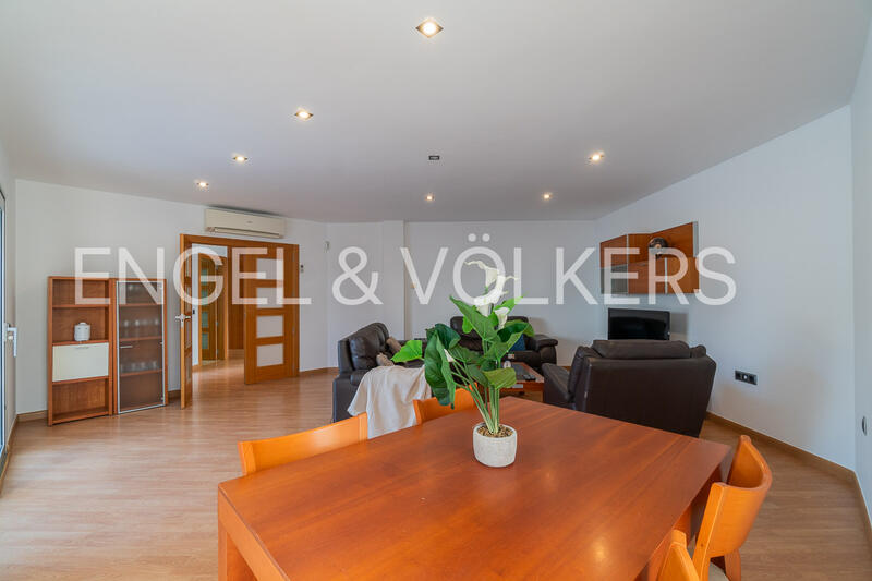 4 bedroom Townhouse for Long Term Rent