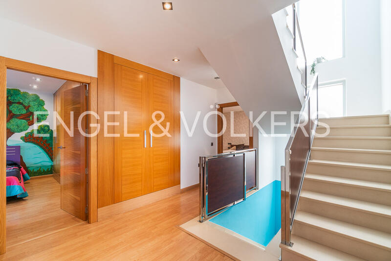 4 bedroom Townhouse for Long Term Rent