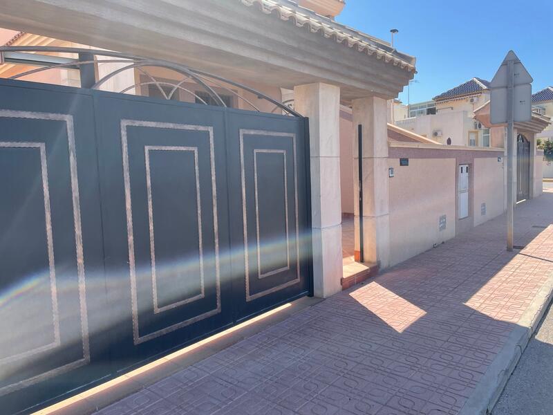 2 спальная комната городская тюрьма продается 2 спальная комната городская тюрьма продается