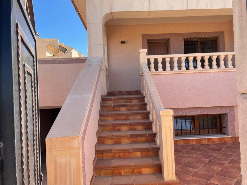 2 спальная комната городская тюрьма продается 2 спальная комната городская тюрьма продается