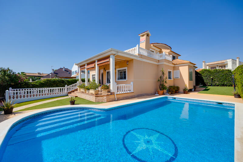 6 bedroom Villa for sale